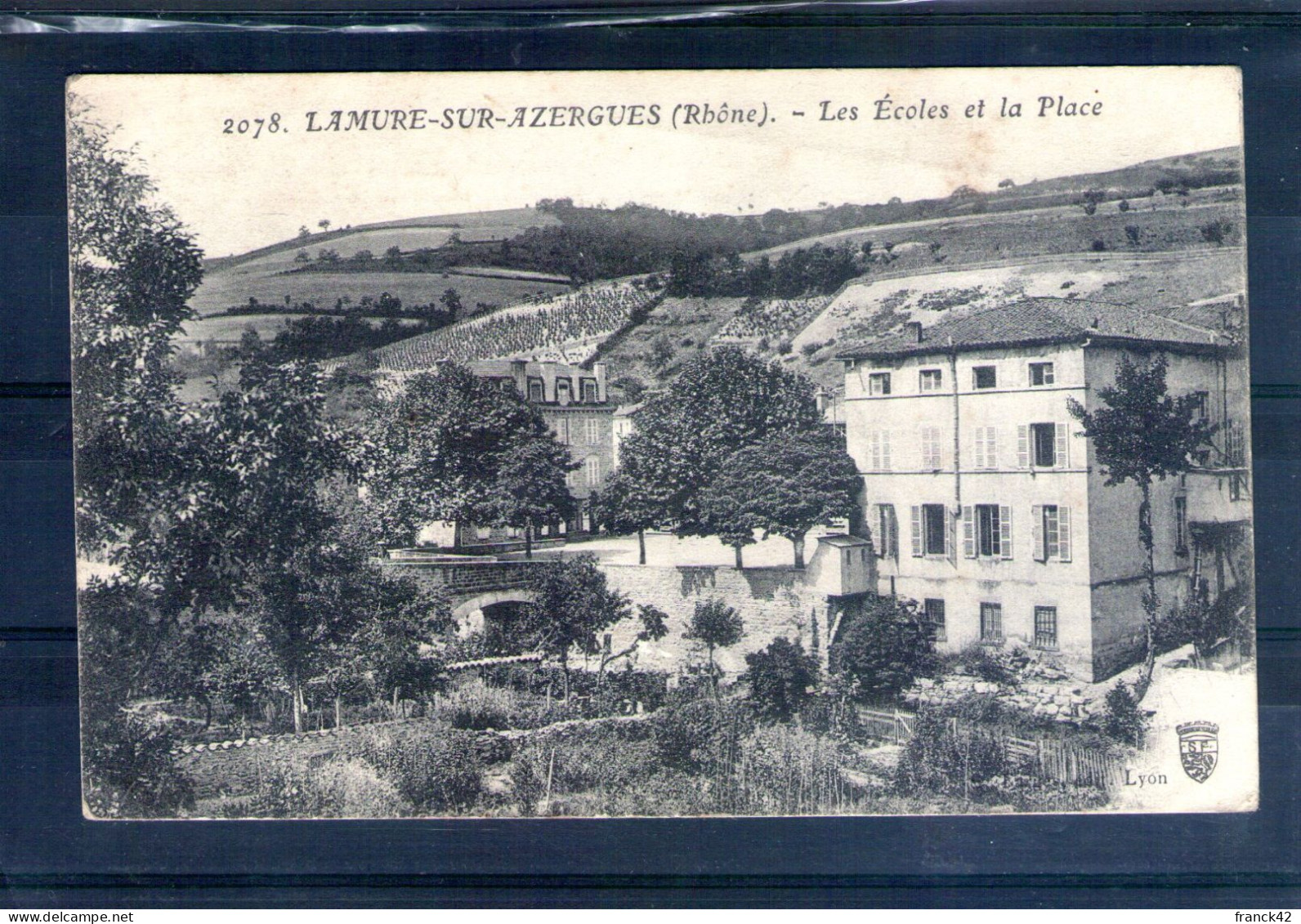 69. Lamure Sur Azergues. Les écoles Et La Place - Lamure Sur Azergues