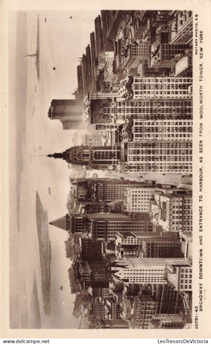 ETATS-UNIS - New York - Broadway Downtown And Entrance To Harbour - Woolworth Tower - Carte Postale Ancienne - Broadway