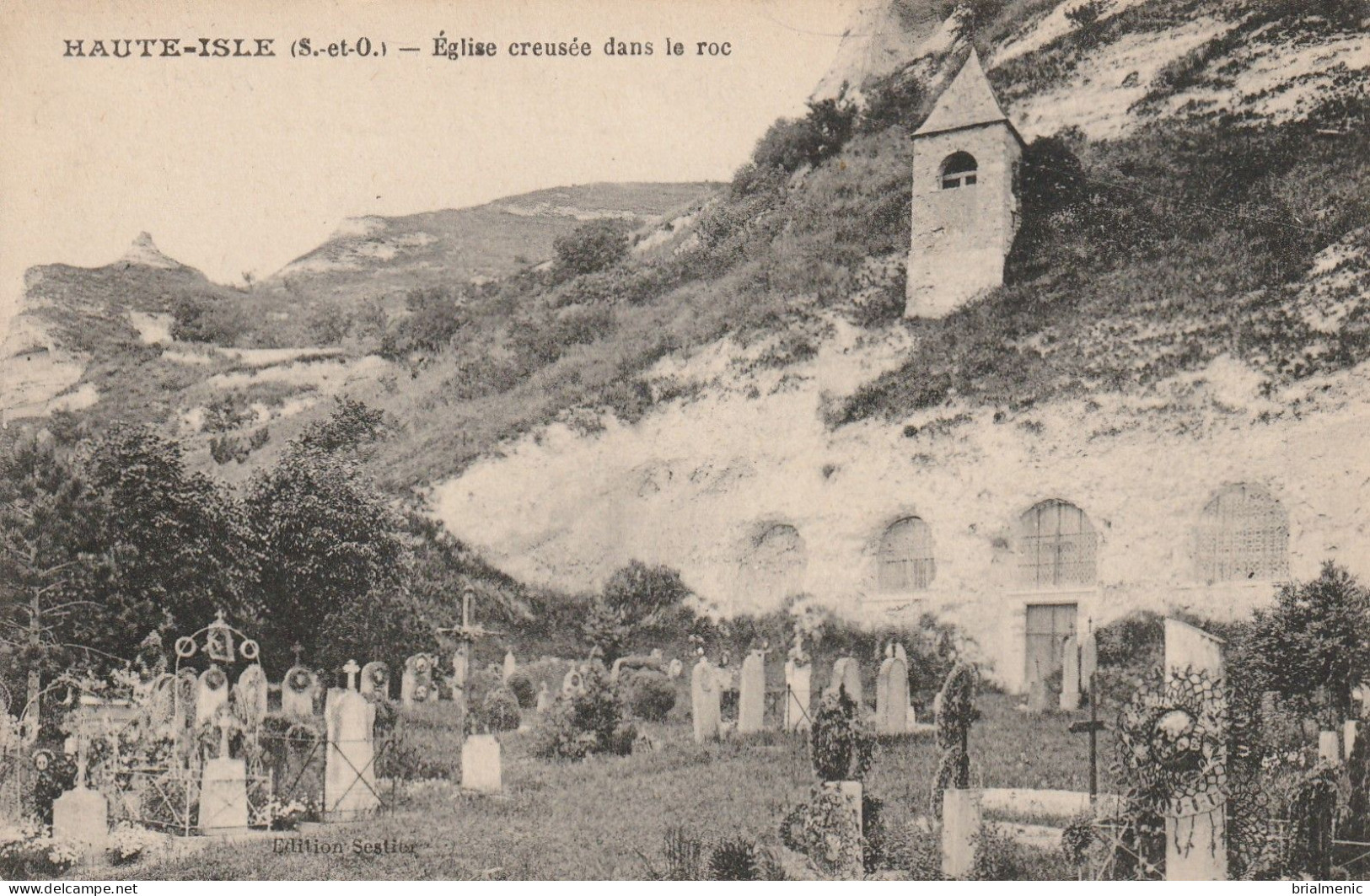 HAUTE-ISLE  Eglise Creusée Dans Le Roc - Haute-Isle