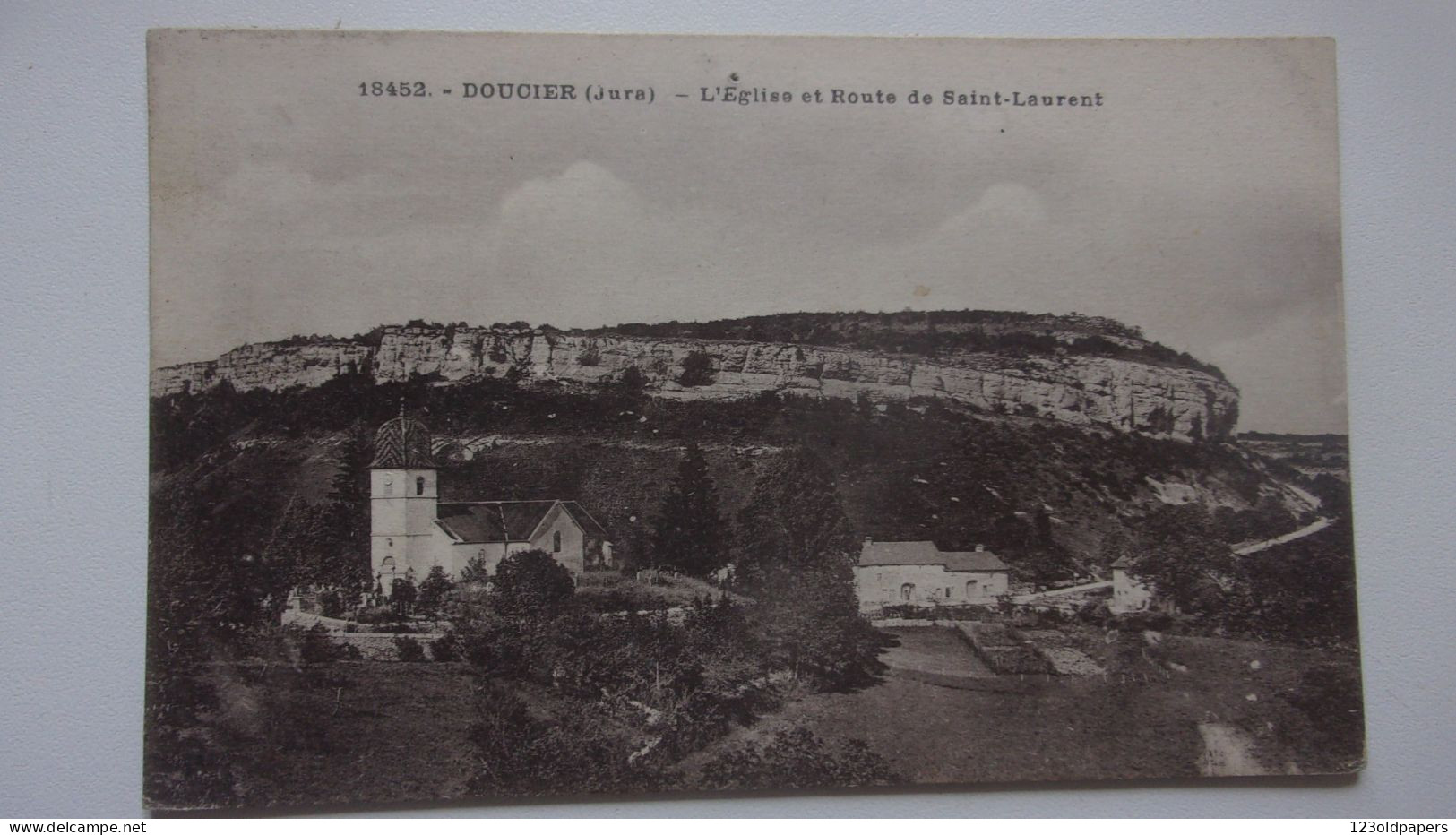 39 DOUCIER L EGLISE ET ROUTE DE SAINT LAURENT  1933 - Autres & Non Classés