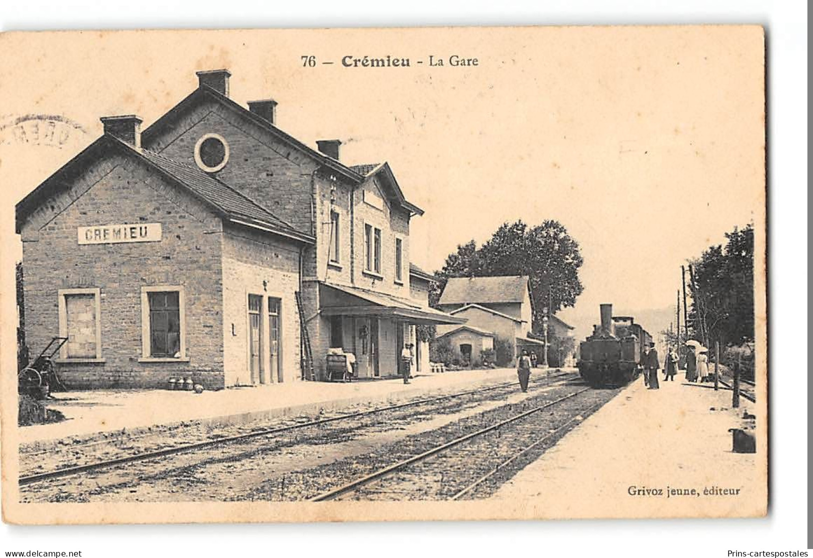 CPA 38 Crémieu La Gare Et Le Train - Crémieu