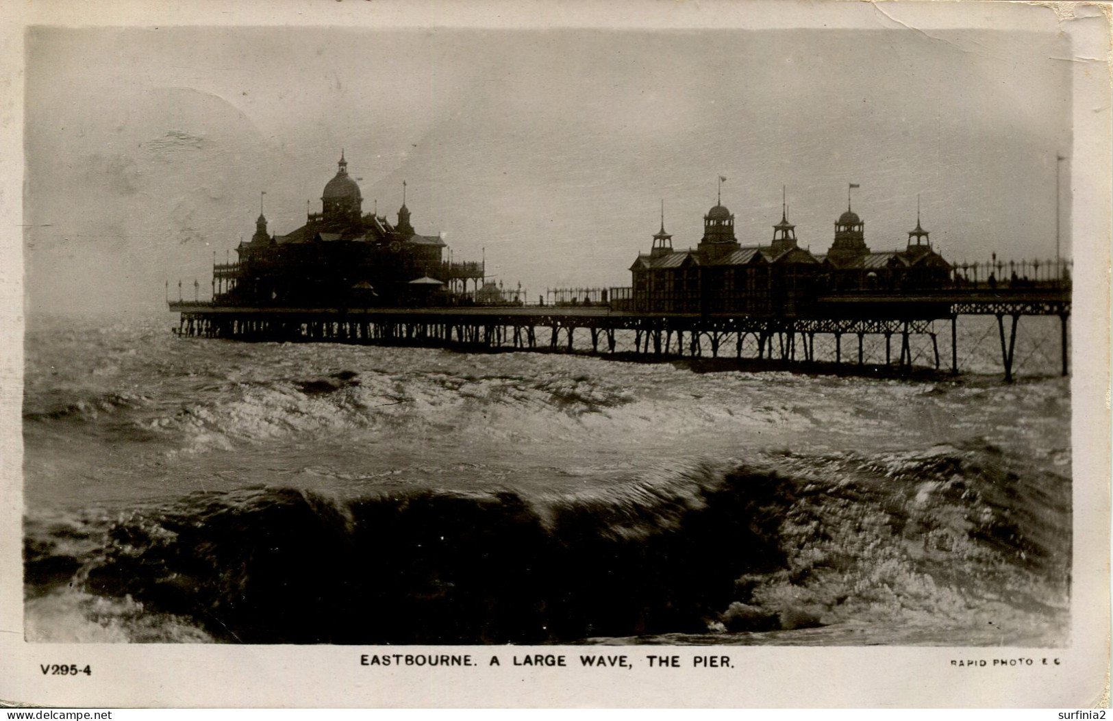 SUSSEX - EASTBOURNE - A LARGE WAVE, THE PIER 1908 RP  Sus1341 - Eastbourne