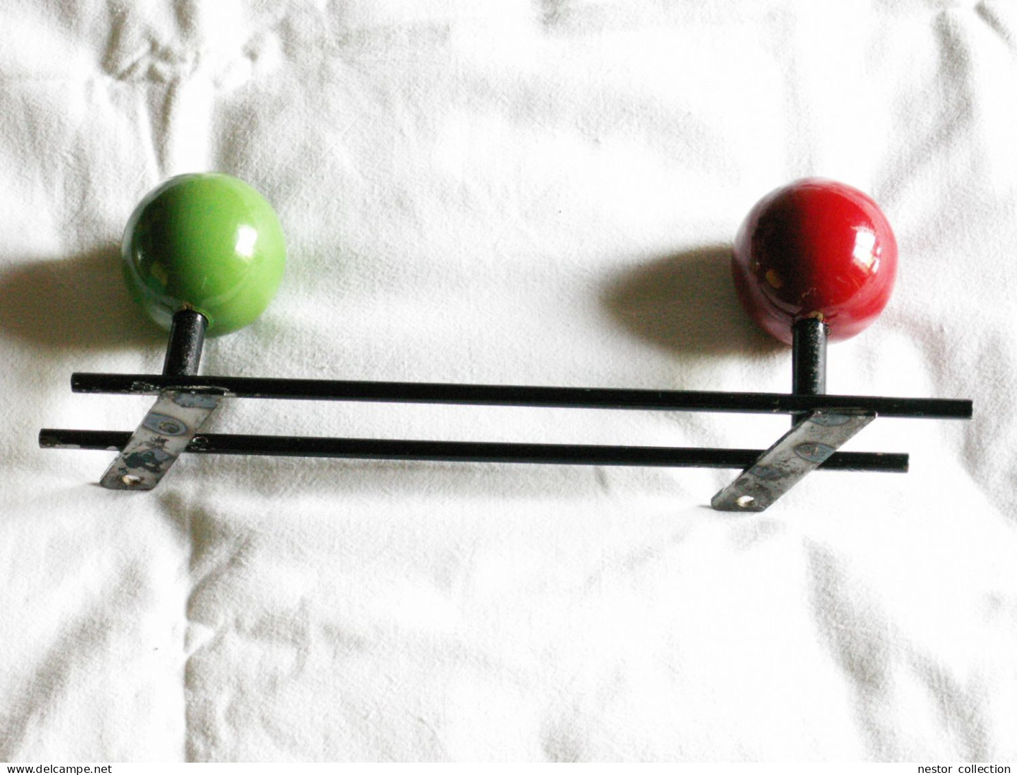 Porte Manteau Mural Vintage Metal 2 Boules Bois Couleur Rouge Vert Noir Patère 1950 1960 - Other & Unclassified