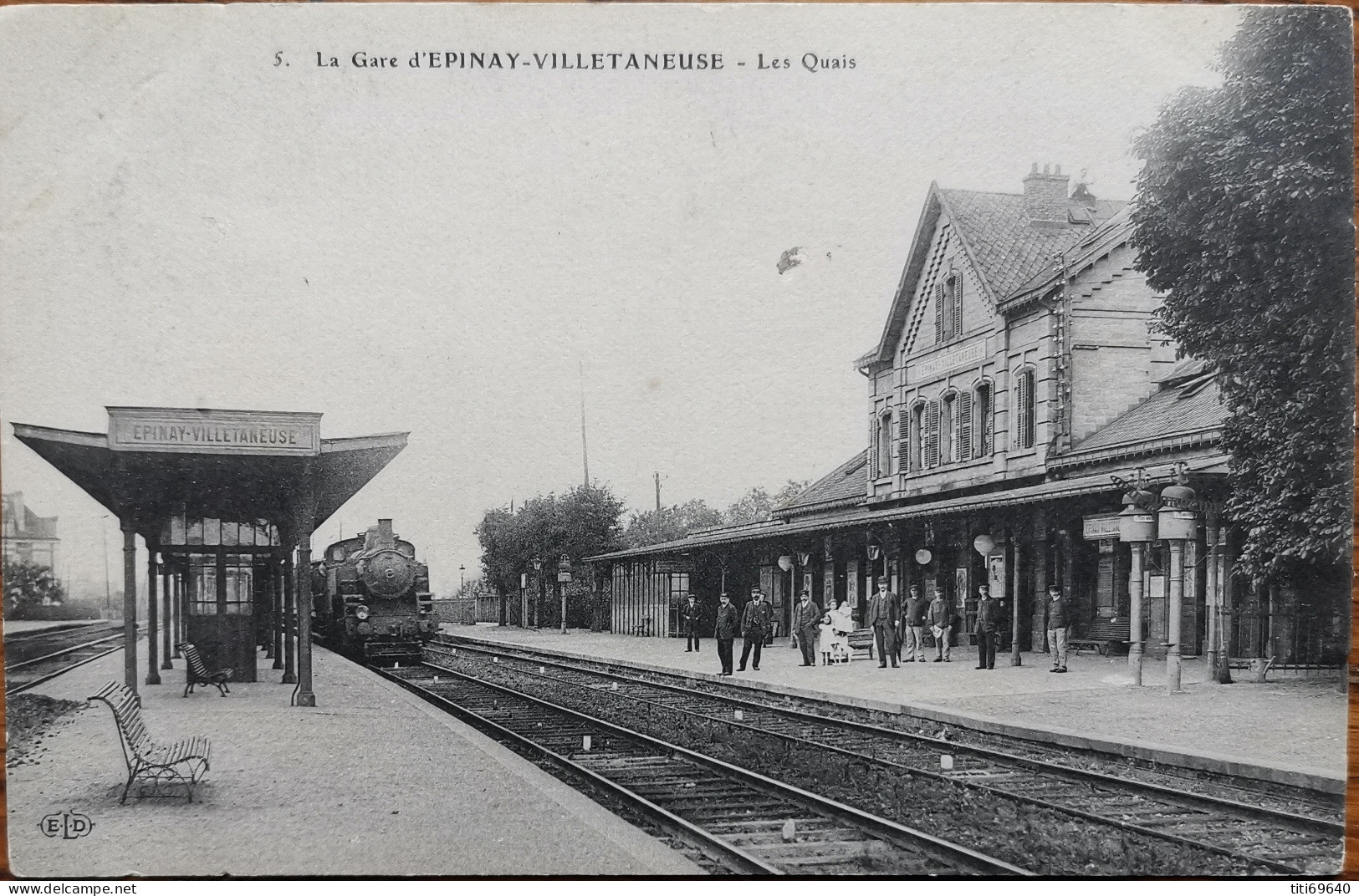 CPA LA GARE D'EPINAY VILLETANEUSE - Les Quais (avec Train Arrivant) - Villetaneuse