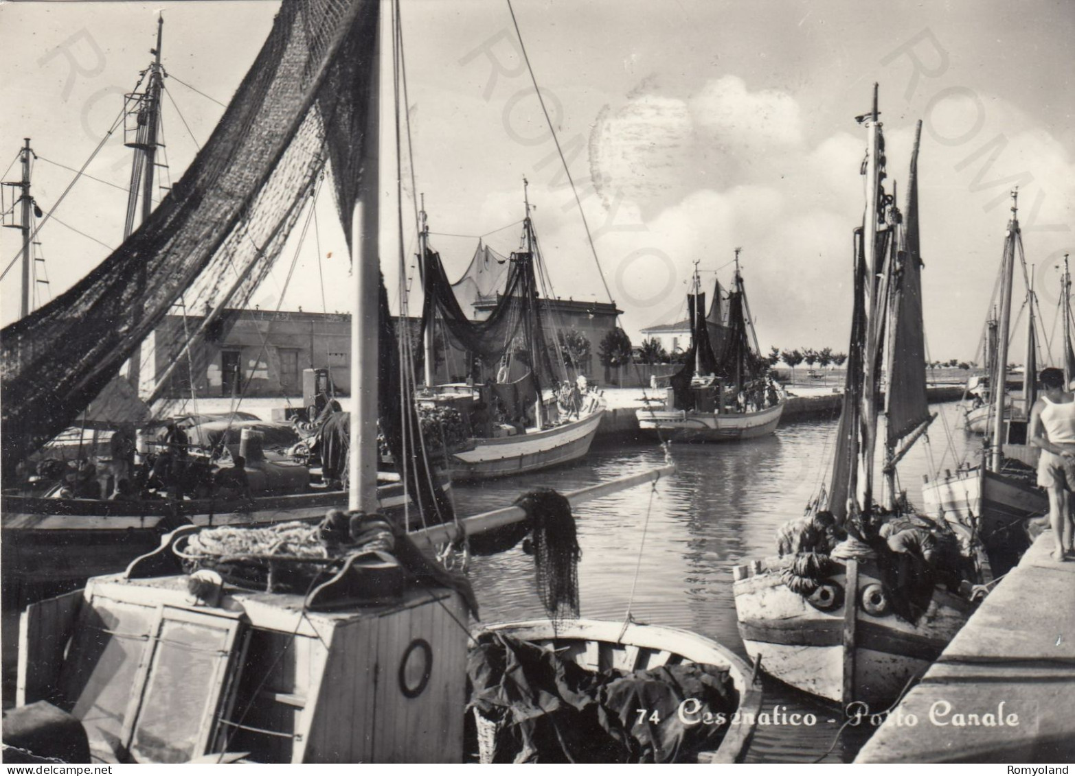 CARTOLINA  CESENATICO,CESENA,EMILIA ROMAGNA-PORTO CANALE-SPIAGGIA,MARE,ESTATE,VACANZA,BARCHE A VELA,VIAGGIATA 1957 - Cesena