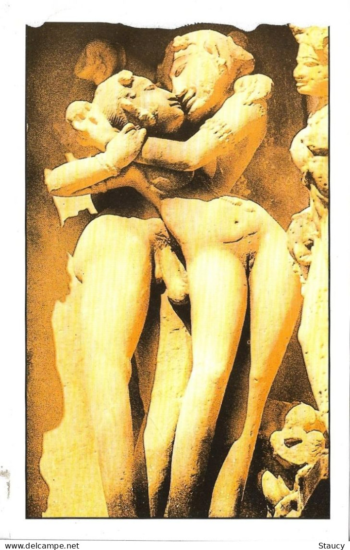 India Khajuraho Temples MONUMENTS - AMOROUS COUPLE From LAXMAN TEMPLE Picture Post CARD New As Per Scan - Ethniciteit & Culturen