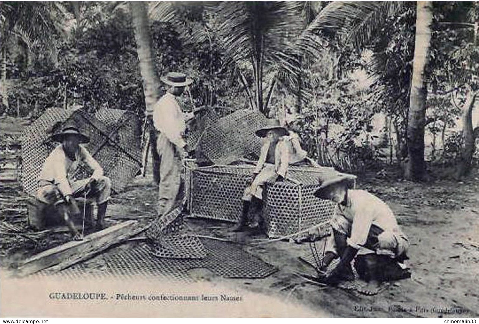 LA GUADELOUPE PÊCHEURS CONFECTIONNANT LEURS NASSES TRÈS  BELLE. ANIMATION 9X14 REIMPRESSION DE CARTES ANCIENNES - Autres & Non Classés