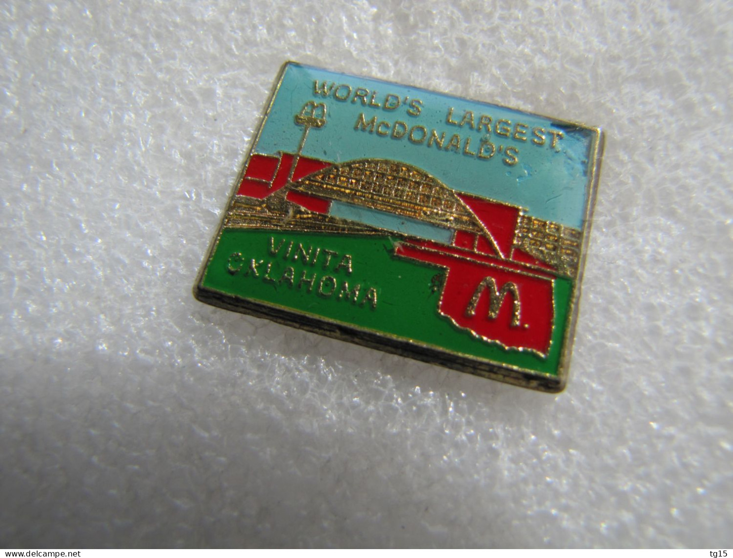 PIN'S    McDONALD'S    WORLD'S  LARGEST   VINITA  OKLAHOMA - McDonald's