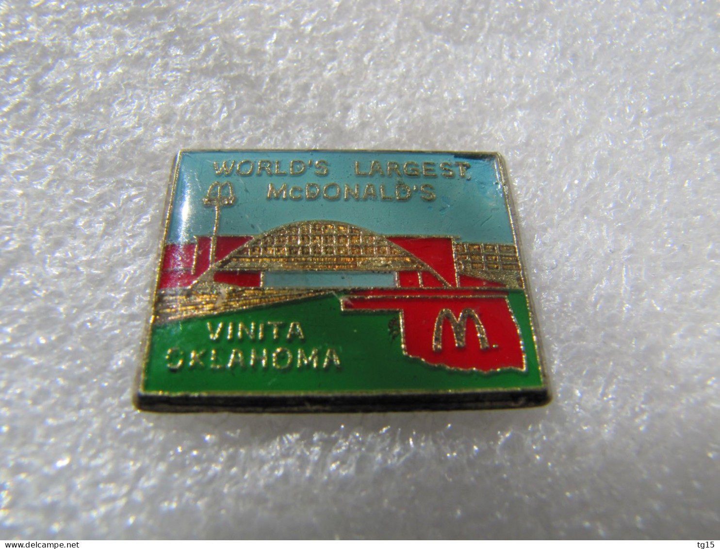 PIN'S    McDONALD'S    WORLD'S  LARGEST   VINITA  OKLAHOMA - McDonald's