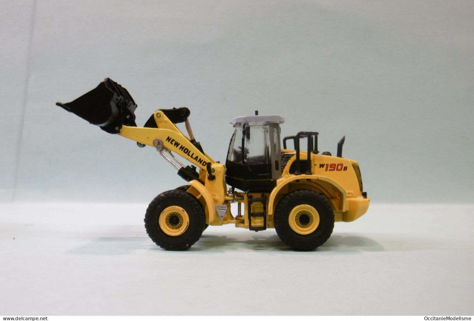 New Holland - W190B Chargeuse Sur Pneus Chargeur Sur Roues BO HO 1/87 - Road Vehicles