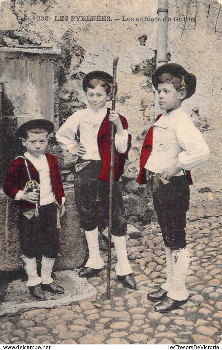 FRANCE - 64 - Les Enfants Du Guide - 1032 - Les Pyrénées - Folklore - Carte Postale Ancienne - Andere & Zonder Classificatie