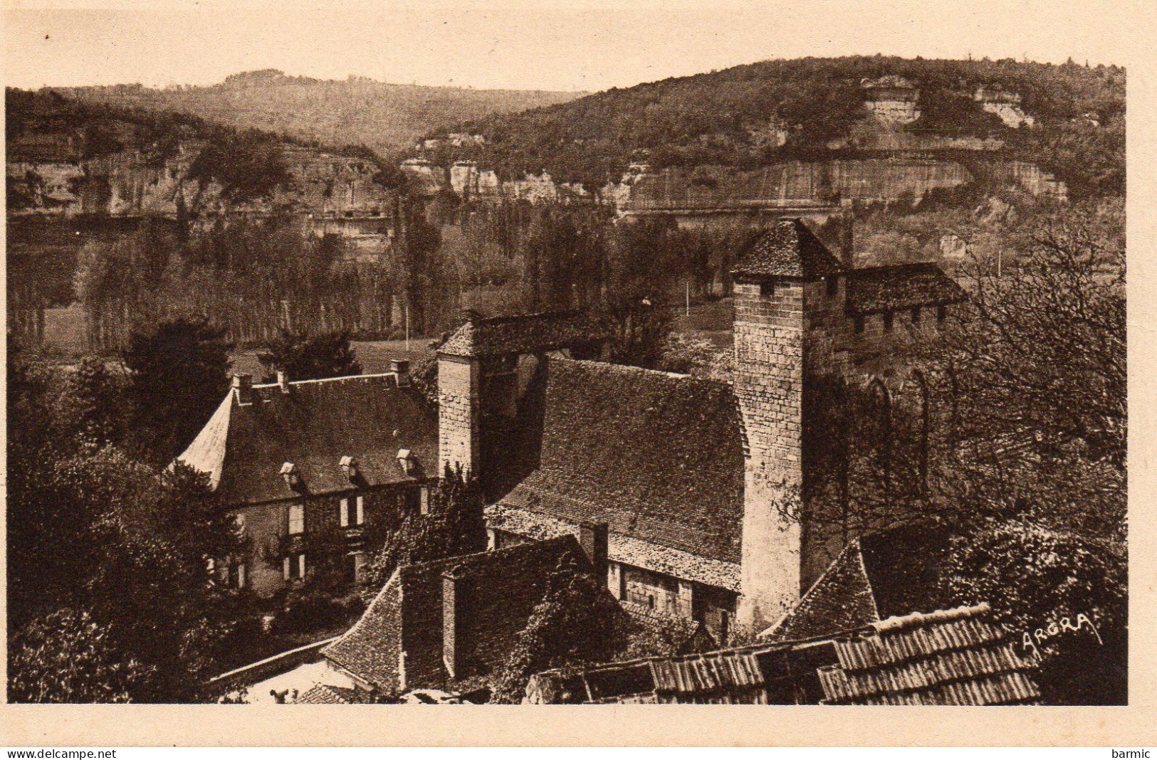 LES EYZIES, EGLISE DE TAYAC, AU FOND LA GORGE D ENFER REF 9477 PAR - Les Eyzies