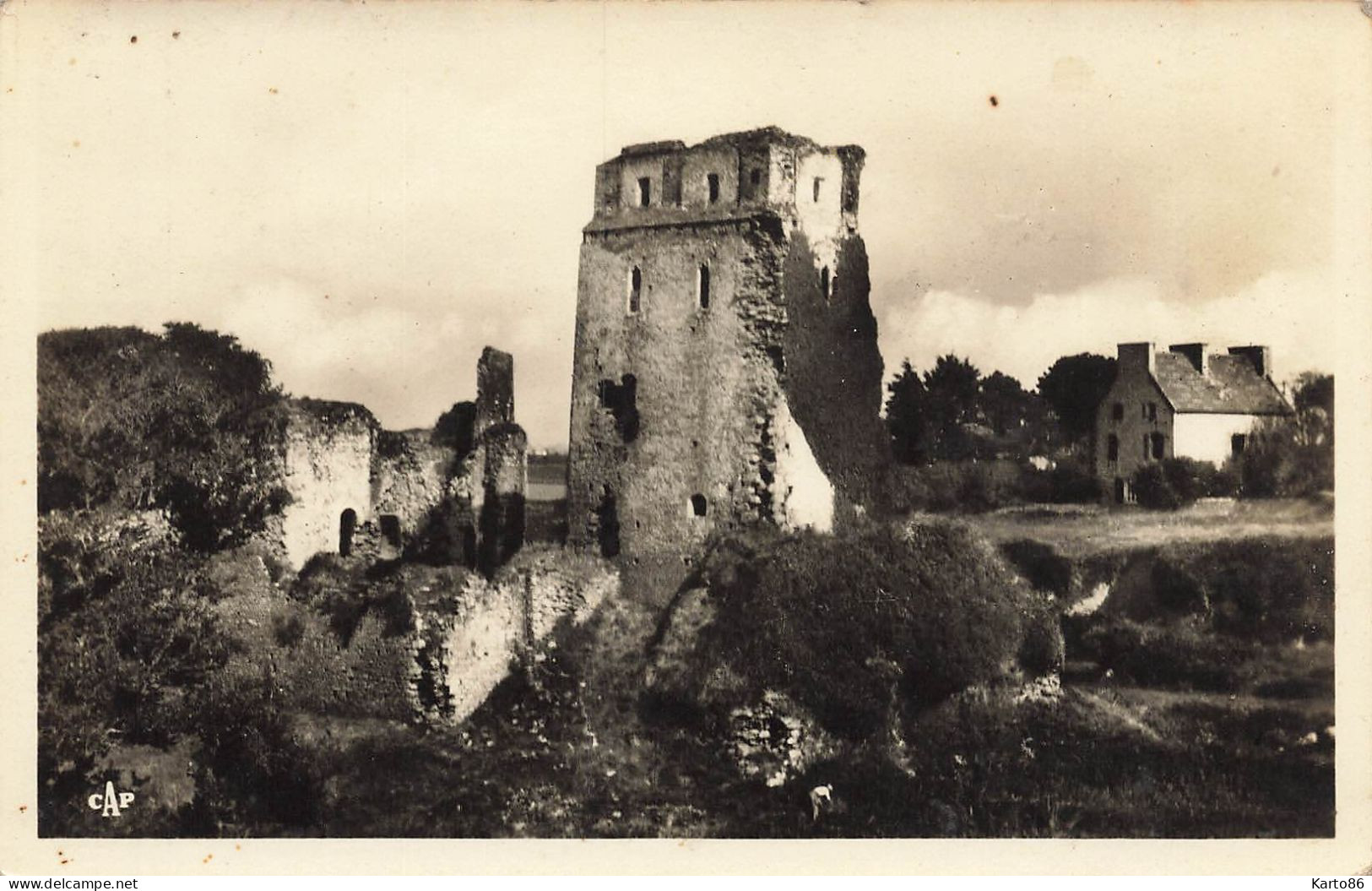 Ploudalmézeau * Les Ruines Du Château De Trémozan - Ploudalmézeau