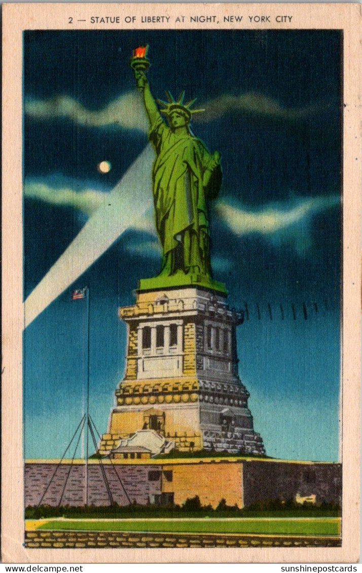 New York City Statue Of Liberty At Night 1945 - Estatua De La Libertad