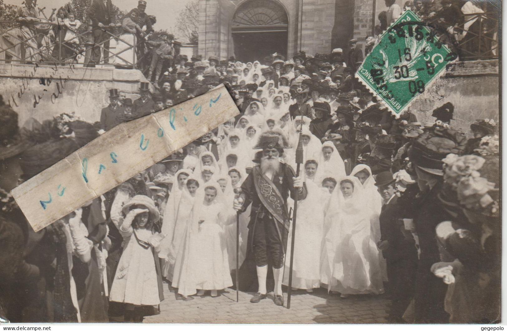 La Sortie De L' Eglise St Germain De Charonne Des Communiantes En 1909 , 4 Place St Blaise ( Carte Photo ) 1/2 - District 20