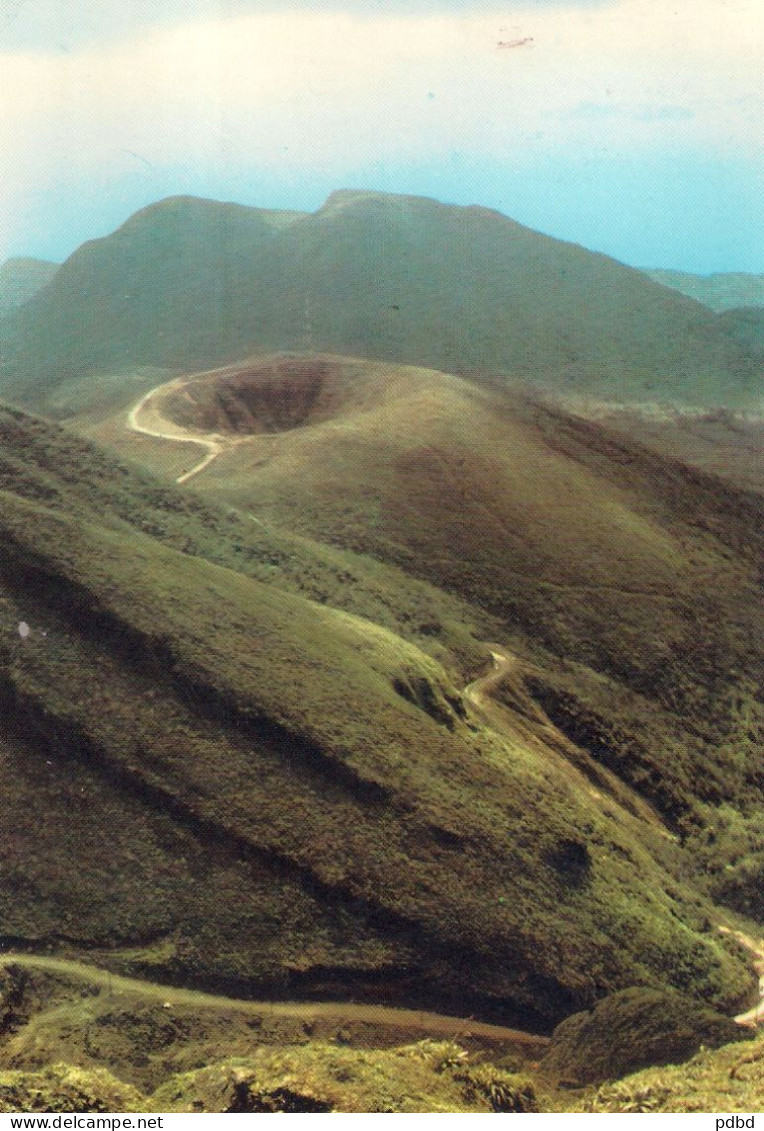 Guadeloupe . La Soufrière . CPM . - Saint Barthelemy