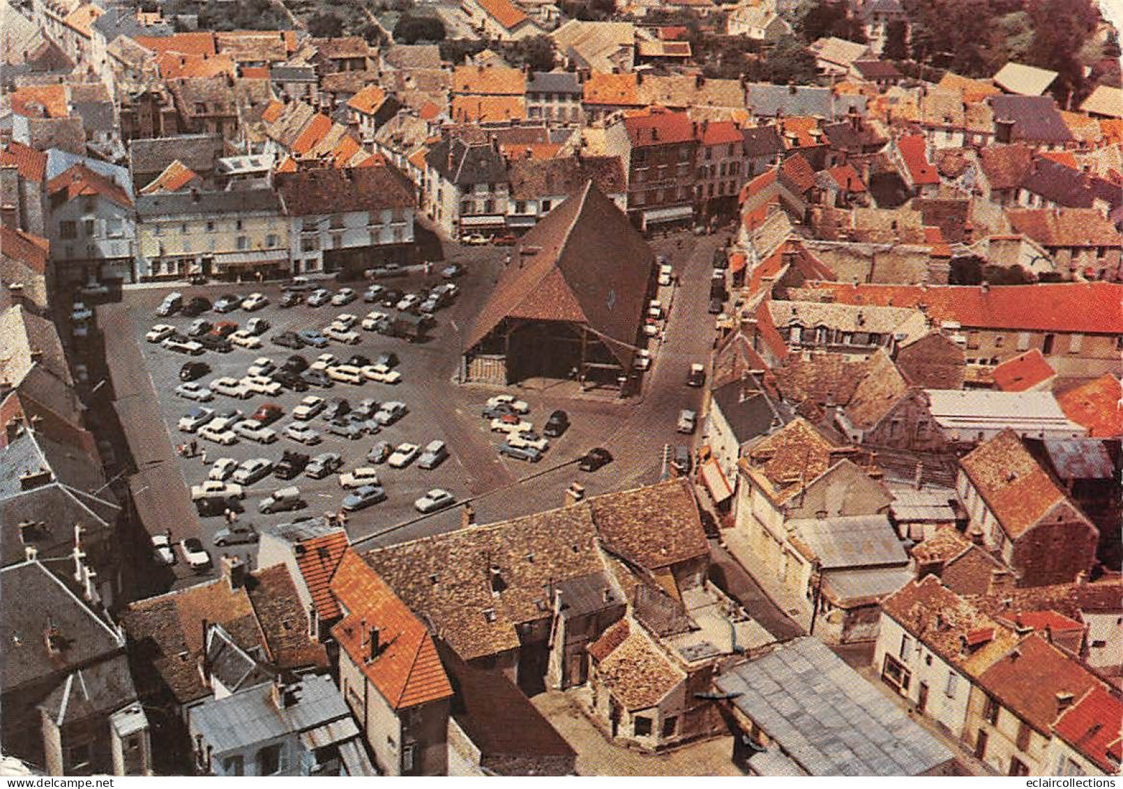 Arpajon           91        Hotel De Ville Et Place Du Marché . Années 1970  10 X 15               (voir Scan) - Arpajon