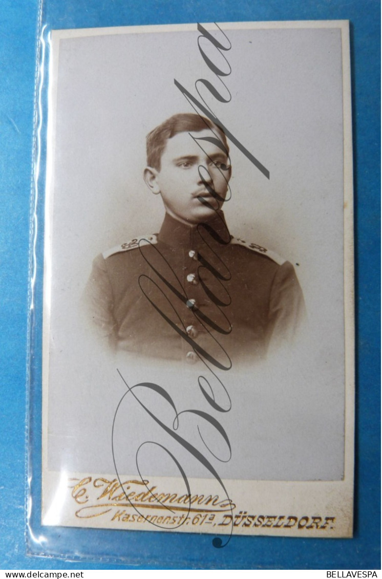 C.D.V. -Photo-Carte De Visite Studio  Kunst Portret Atelier WIEDEMANN Düsseldorf  Soldat Soldier Militair 39 - Identifizierten Personen