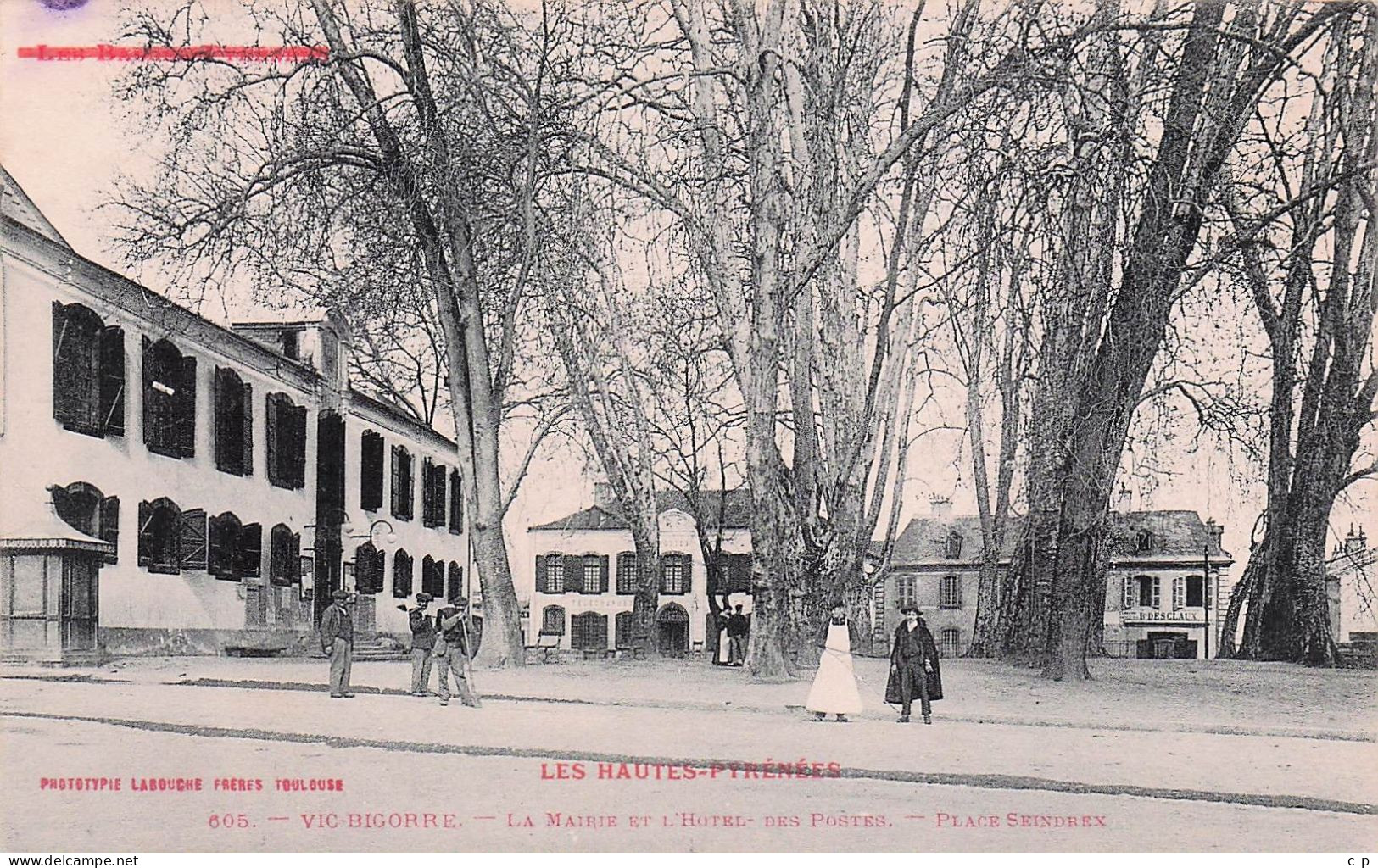 Vic Sur Bigorre - La Mairie Et L'Hotel Des Postes    -   CPA °J - Vic Sur Bigorre