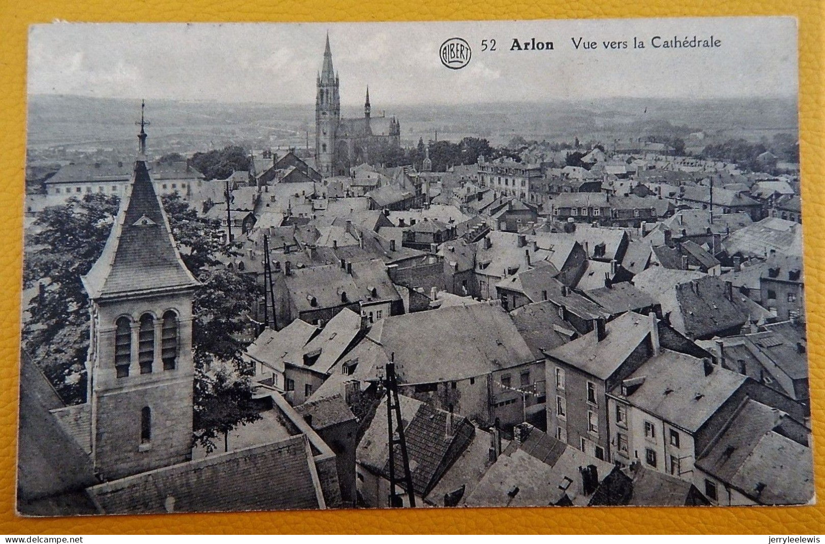 ARLON  -  Vue Vers La Cathédrale - Arlon