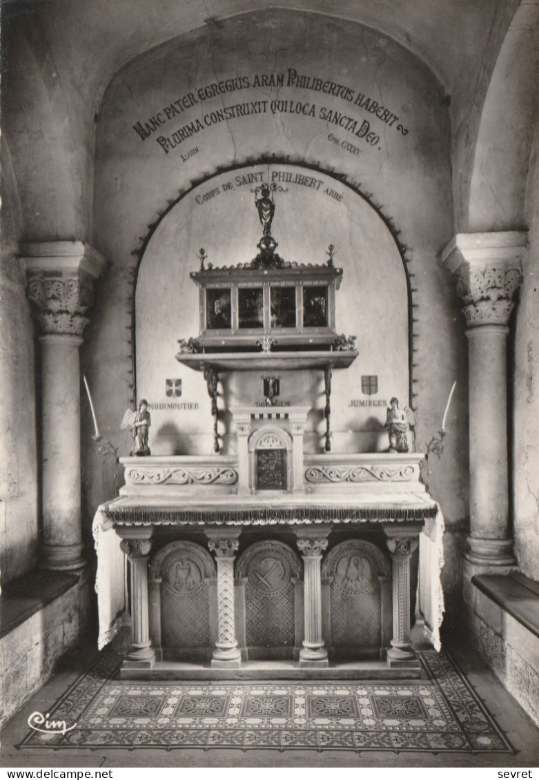 TOURNUS. - Abbatiale, Chapelle De St-Philibert. CPM Dentelée RARE - Luoghi Santi