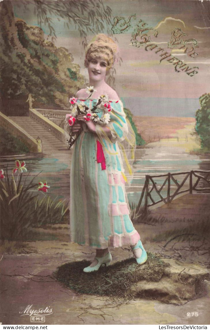 CPA - Vive Sainte Catherine - Femme Tenant Des Marguerites - Colorisé - Myosotis EME - Carte Postale Ancienne - St. Catherine