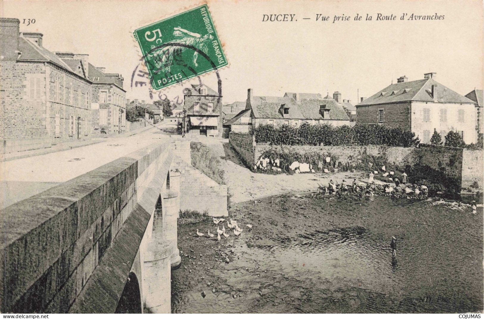 50 - DUCEY - S19306 - Vue Prise De La Route D'Avranches - Lavandières - Ducey