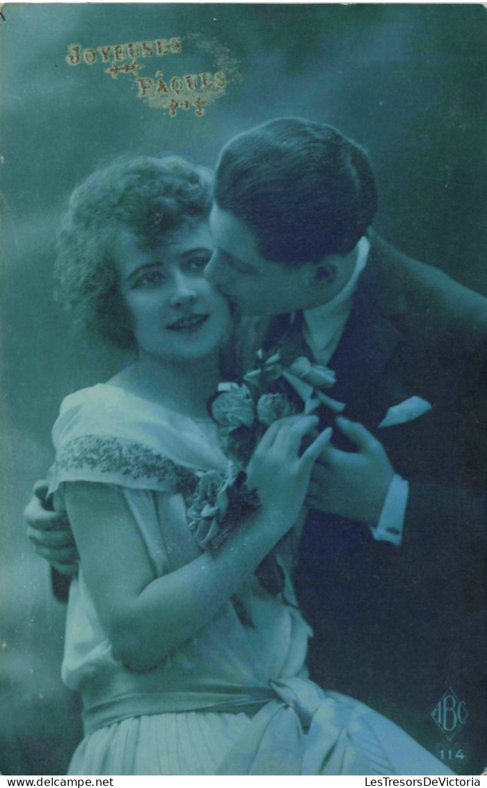 CPA - Joyeuses Pâques - Couple S'embrassant - Bouquet - ABC - Carte Postale Ancienne - Pascua