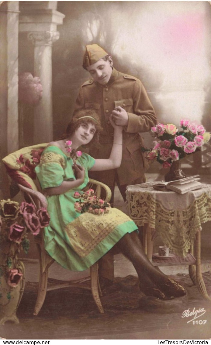 CPA - Couple - Un Soldat En Permission Avec Sa Femme - Colorisé - Belgia - Carte Postale Ancienne - Paare