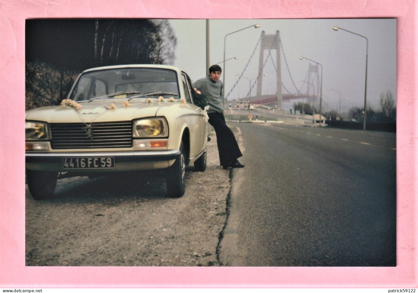 PHOTOGRAPHIE - PEUGEOT  304  AU PONT DE TANCARVILLE - 1970 - - Orte