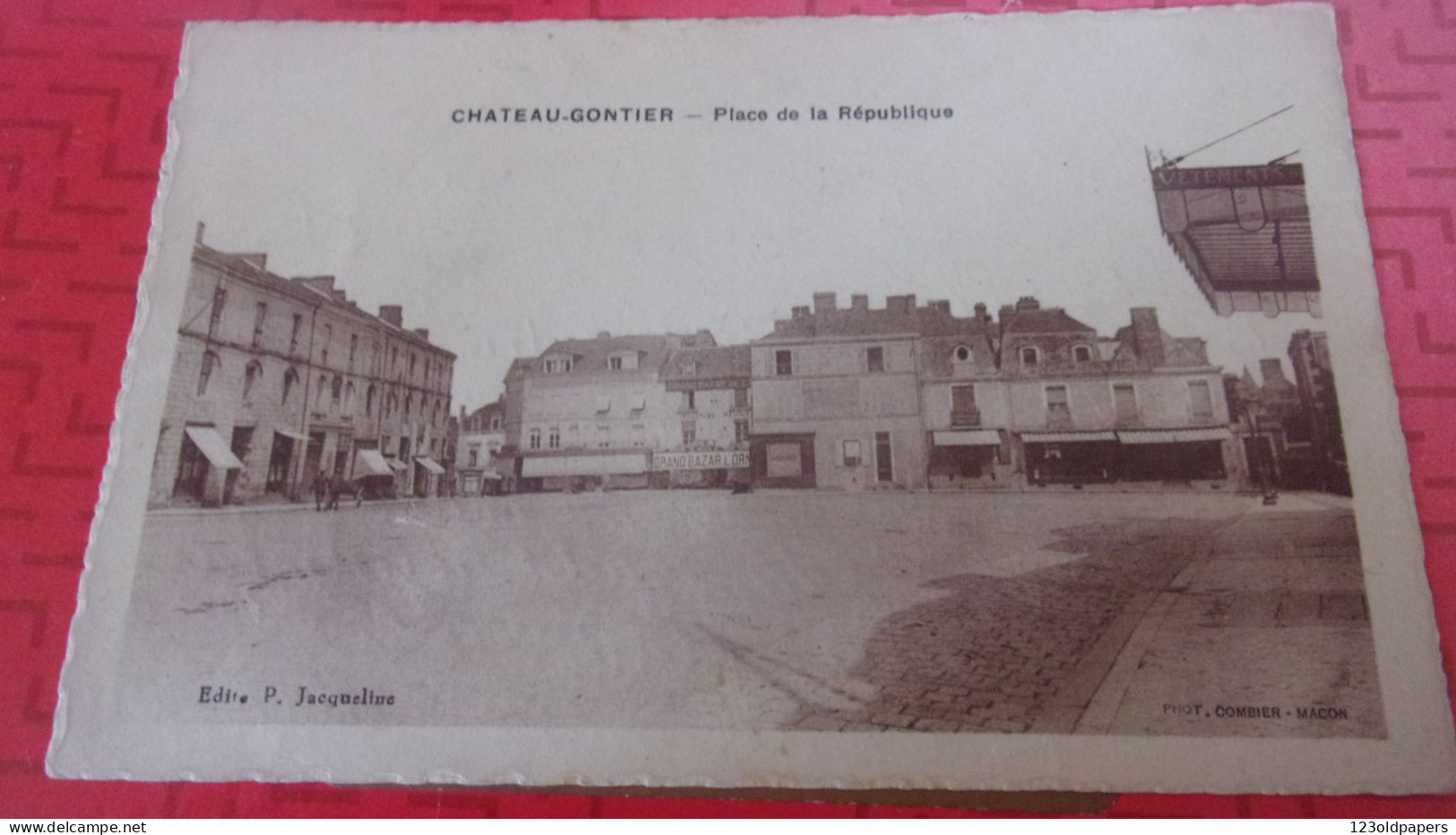 53  CHATEAU GONTIER  PLACE DE LA REPUBLIQUE 1948 - Chateau Gontier