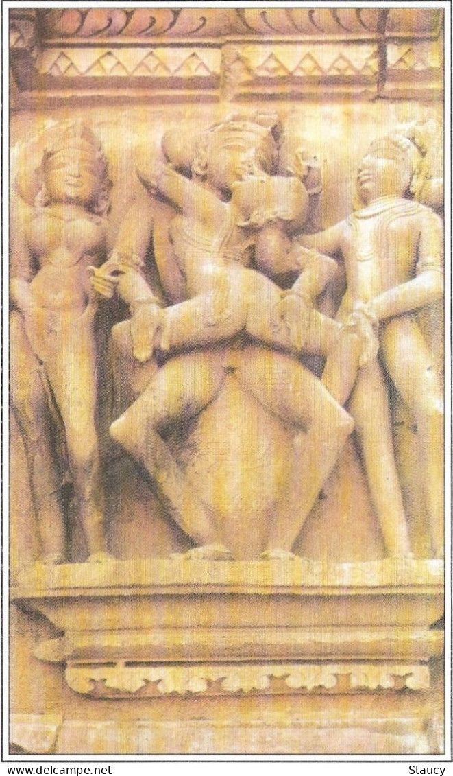 India Khajuraho Temples MONUMENTS - Erotic Figure From Kandariya Mahadev TEMPLE 925-250 A.D Picture Post CARD Per Scan - Ethniques, Cultures