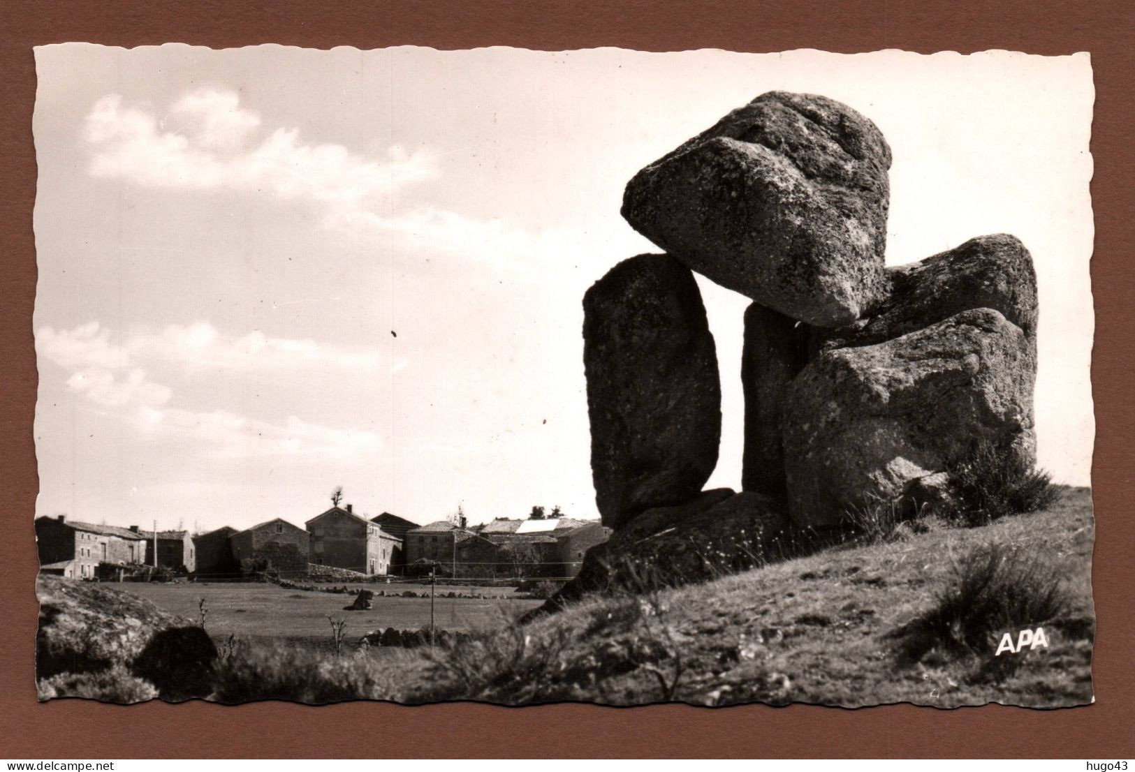 (RECTO / VERSO) SAUGUES - N° 103 - LES SALLES PRES SAUGUES - CURIEUX DOLMEN - FORMAT CPA - Saugues