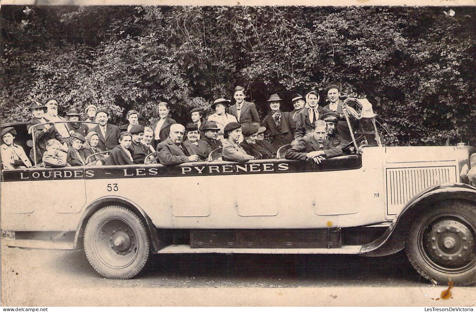 Transport - Automobile - Lourdes Des Pyrénées - Carte Photo  - Grupe De Visiteurs -  Carte Postale Ancienne - Busse & Reisebusse