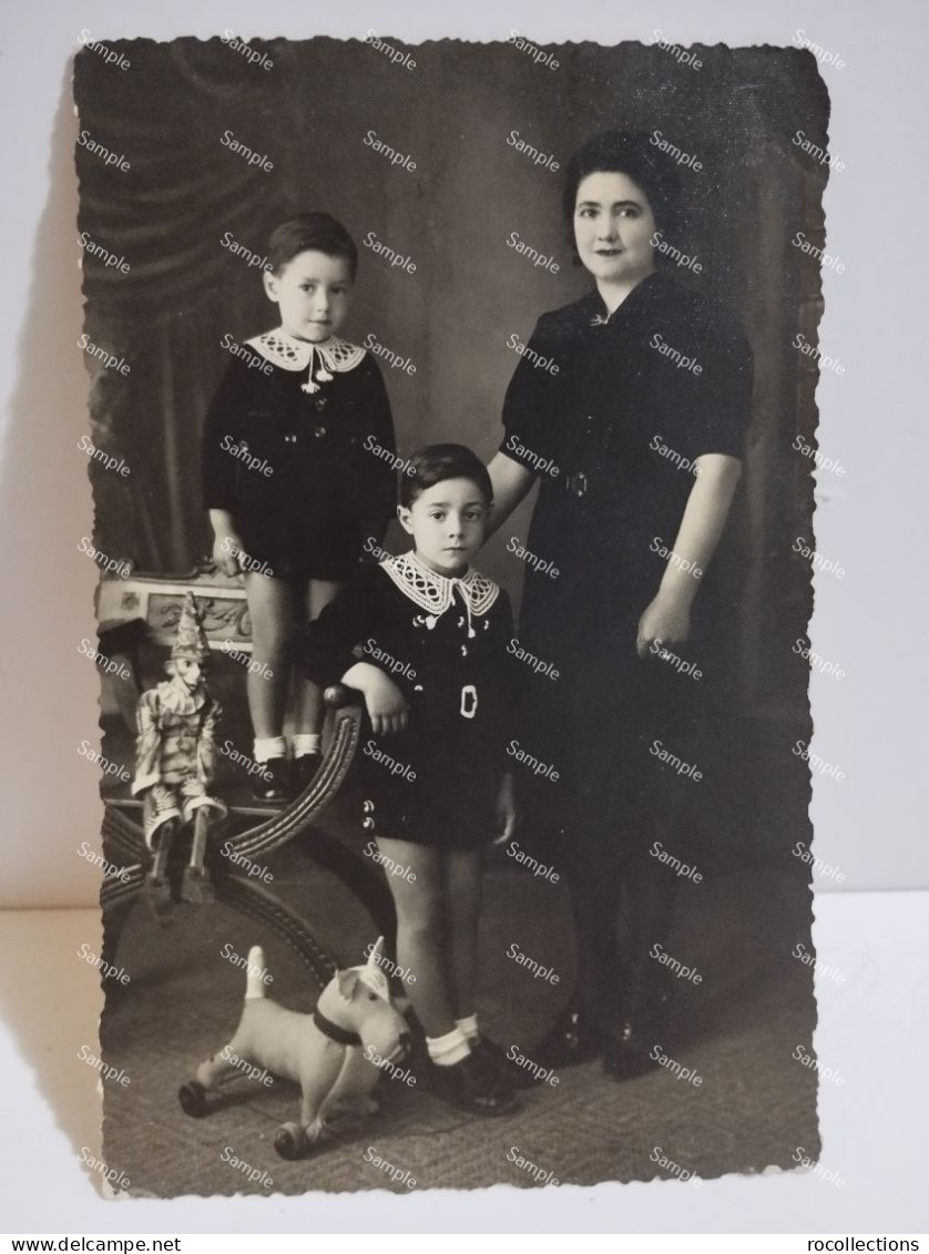 Foto Persone Sicilia VITTORIA 1941. Bambini Con Giocattoli Pinocchio - Vittoria