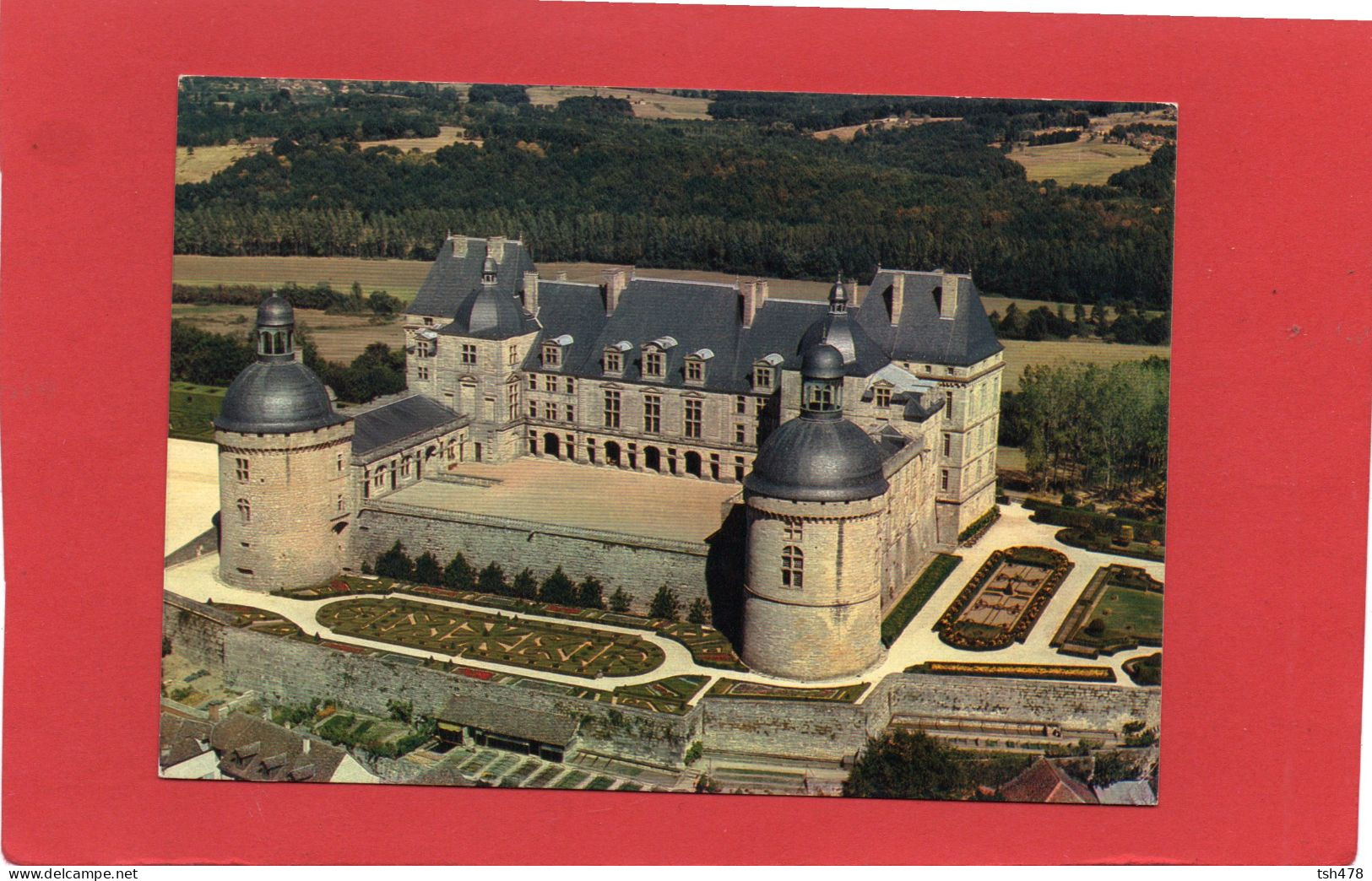 24---HAUTEFORT---vue Panoramique Sur Le Château XVIè Et XVIIè---voir 2 Scans - Hautefort