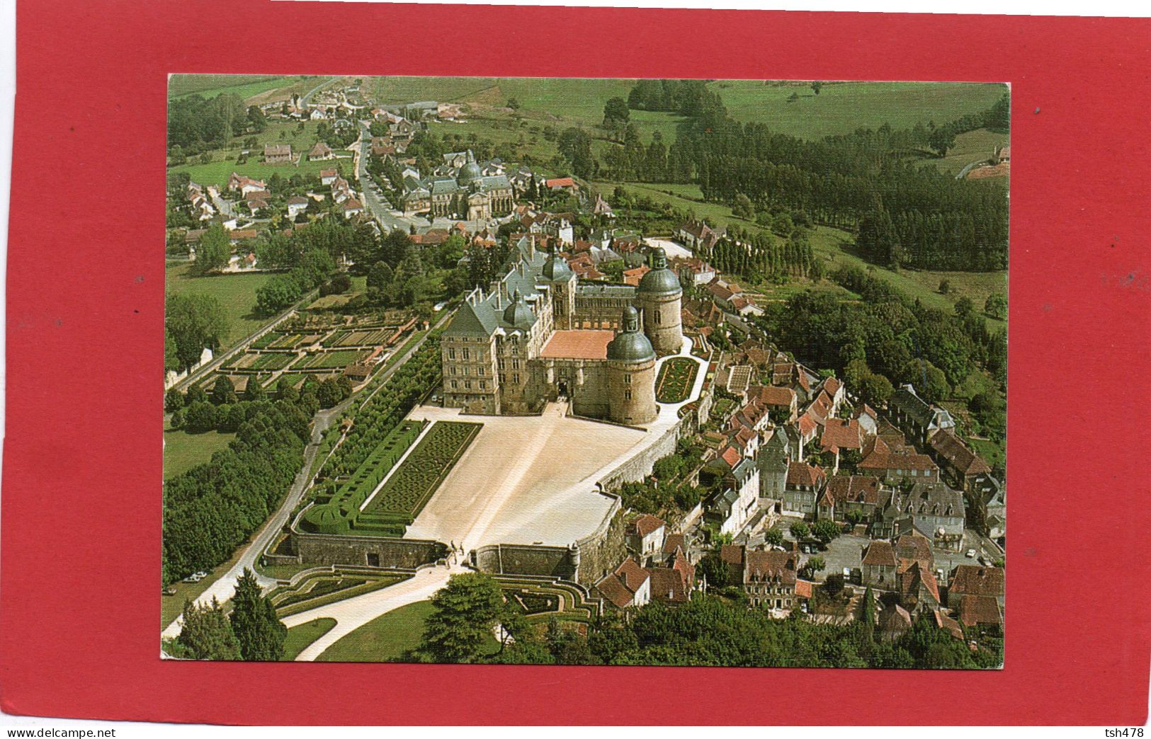 24----HAUTEFORT--le Château XVIIè Siècle Et L'hôpital Cruciforme Avec La Chapelle XVIIè Siècle---voir 2 Scans - Hautefort