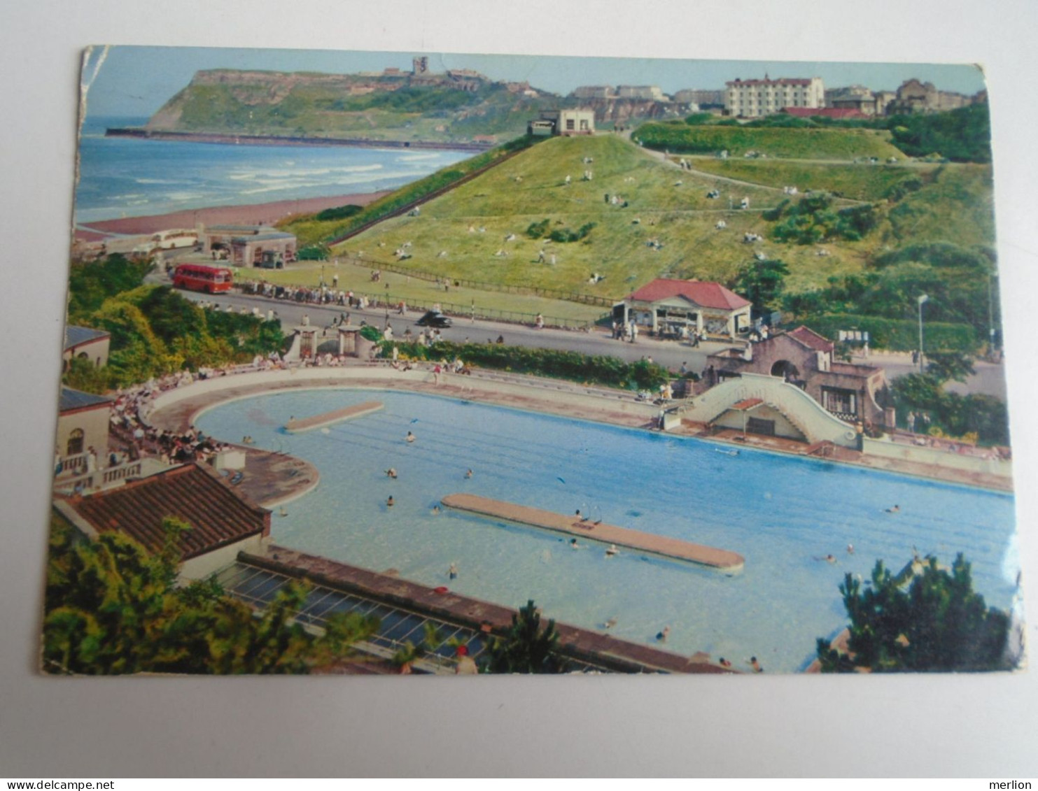 D196561   UK  Yorkshire -North Bay Pool And Scarborough Castle  1960 Sent To Hungary - Scarborough