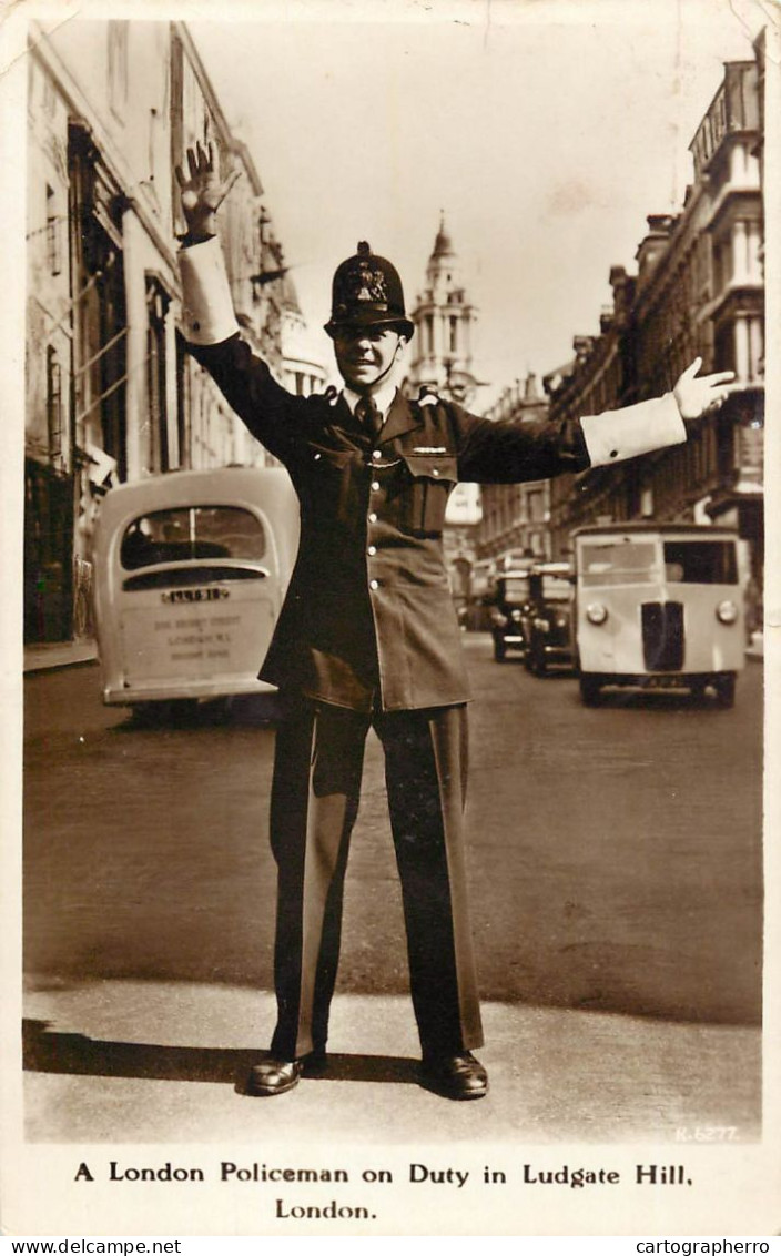 England London Ludgate Hill Policeman On Duty Photo - Hyde Park