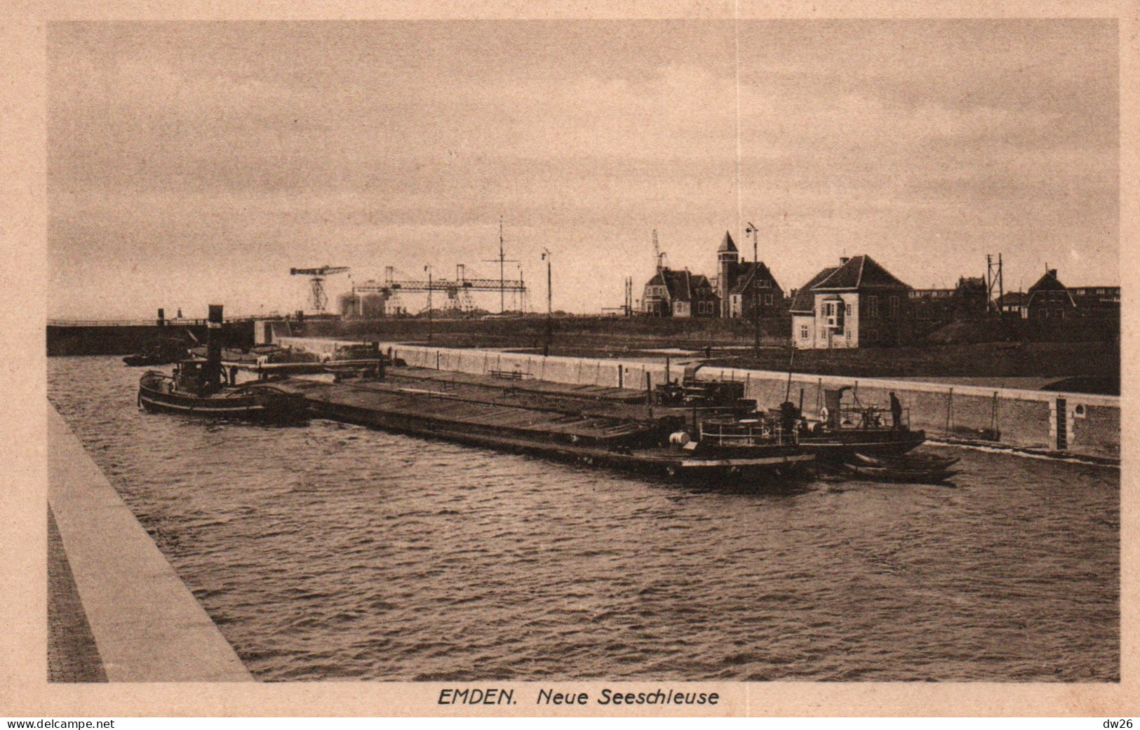 Emden (Basse-Saxe) Neue Seeschleuse (péniche Dans La Nouvelle écluse) Carte Non Circulée - Emden