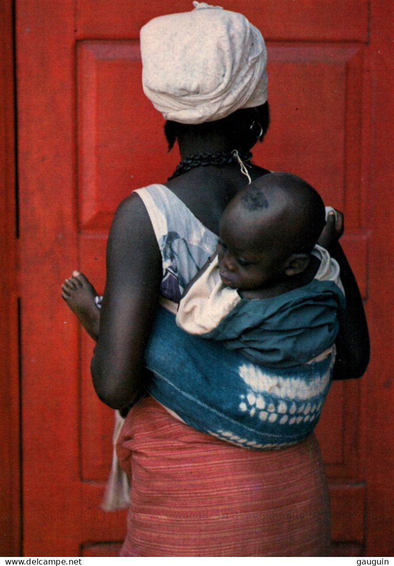 CPM - Couleurs D'AFRIQUE - La Porte Rouge (Jeune Maman Et Son Bébé) - Edition Photo Hoa-Qui - Non Classés