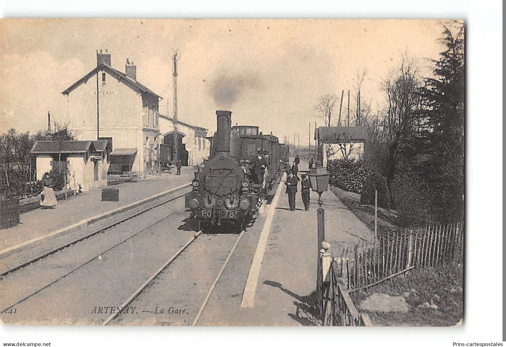 CPA 45 Artenay La Gare Et Le Train - Artenay