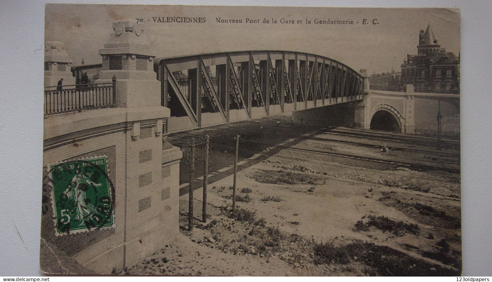 59 VALENCIENNES NOUVEAU PONT  DE LA GARE   ET GENDARMERIE - Valenciennes