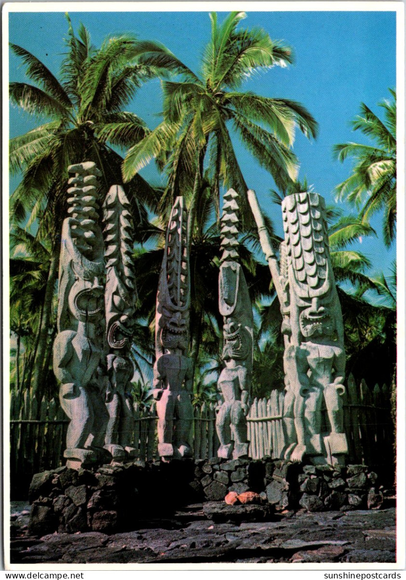 Hawaii Kona City Of Refuge Replicas Of Refuge Gods At The Temple Hale-O-Keawe - Big Island Of Hawaii