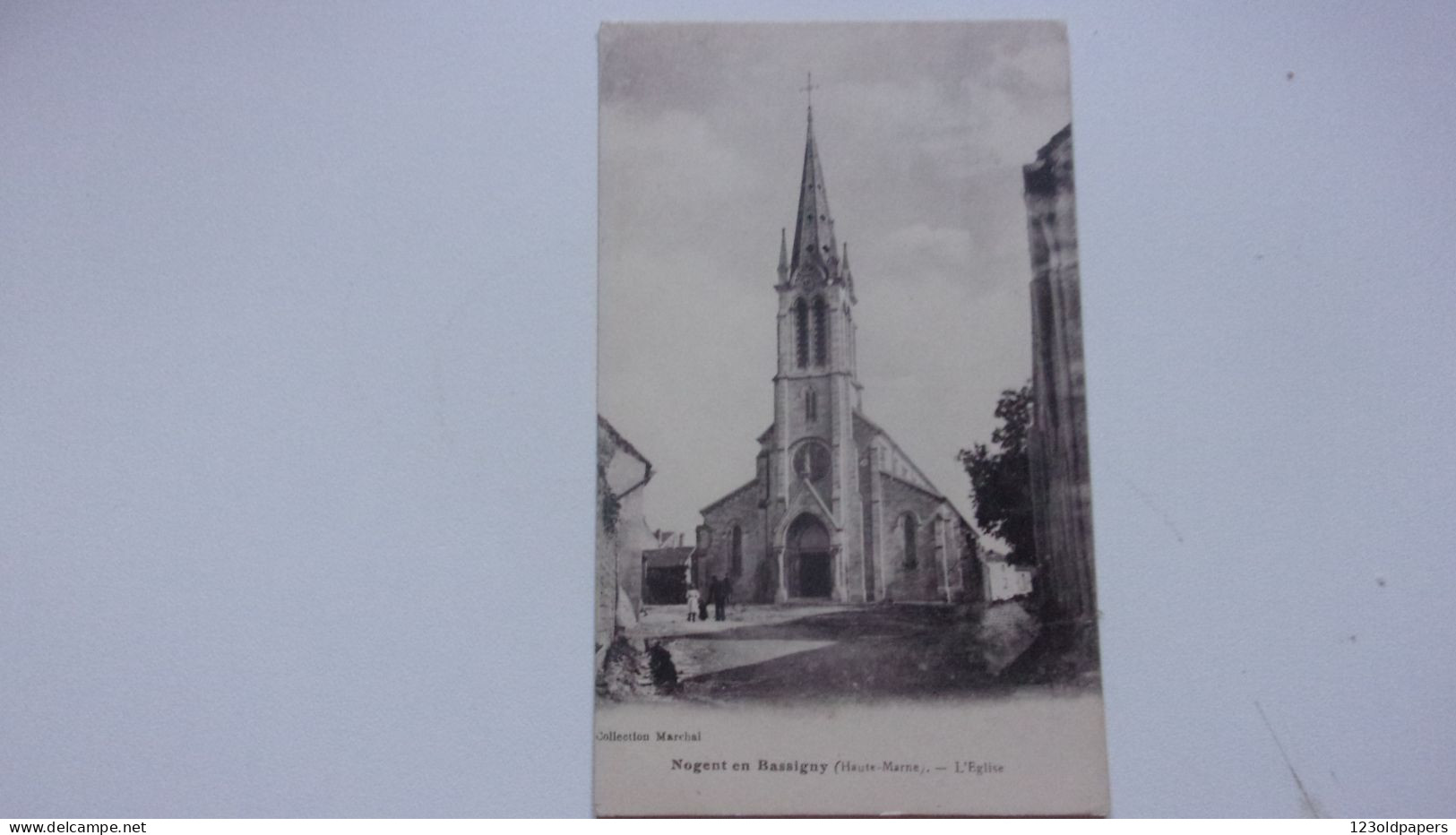 52  NOGENT EN BASSIGNY  L EGLISE - Nogent-en-Bassigny