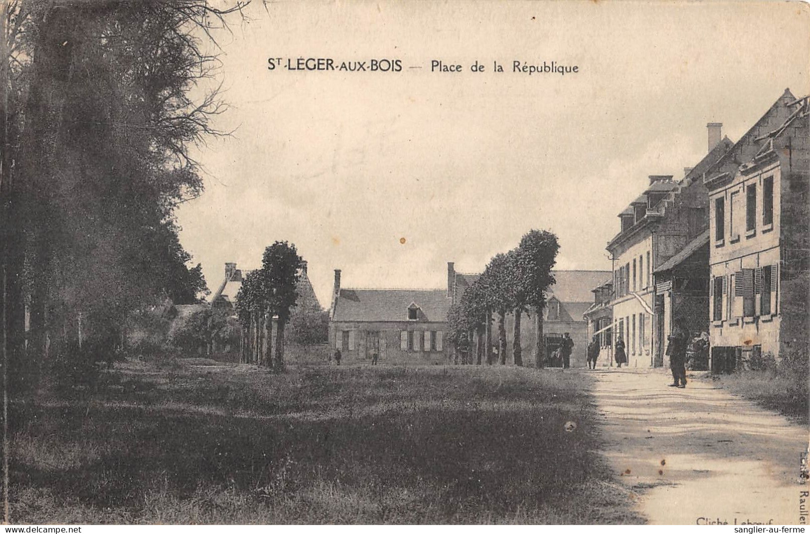 CPA 60 SAINT LEGER AUX BOIS / PLACE DE LA REPUBLIQUE - Autres & Non Classés