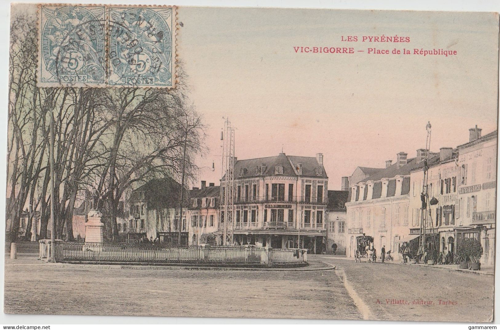 65 - VIC SUR BIGORRE - Place De La Republique - Cpa - Hautes Pyrénées - Vic Sur Bigorre