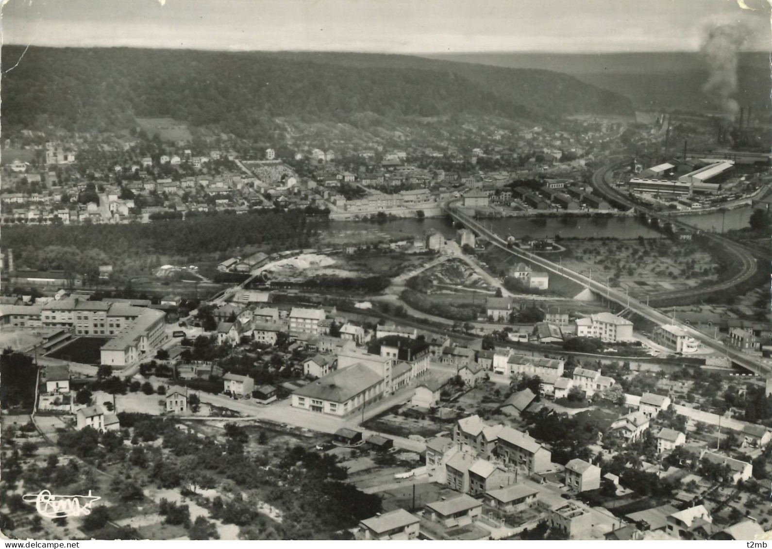 FROUARD (M.-et-M.). Vue Aérienne. La Moselle - Au Centre, La Mairie, à Gauche, Les écoles - Frouard