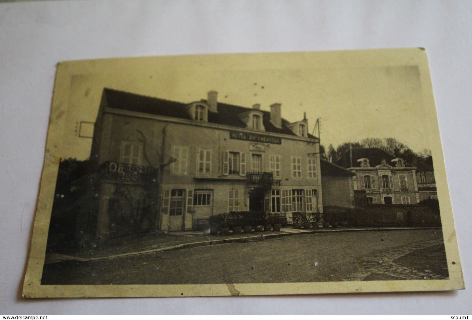 MEURSAULT L HOTEL DU CHEVREUIL ET LES ECOLES - Meursault