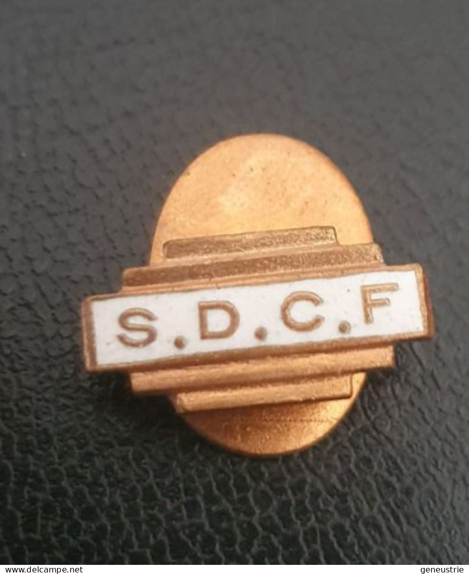 Insigne "S.D.C.F. Société Djiboutienne Des Chemins De Fer" - Chemin De Fer